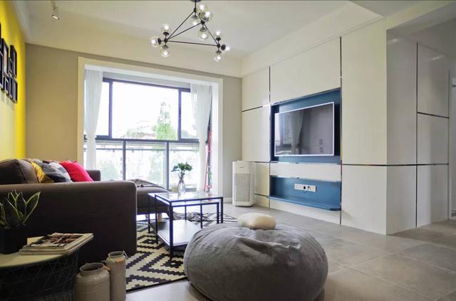 把不銹鋼條嵌到墻上，簡單點綴好高檔！