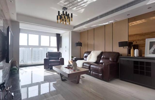 把不銹鋼條嵌到墻上，簡單點綴好高檔！